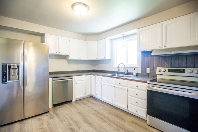 Foto del edificio - 2 Bedroom 1 Bath SE Salem Home ** Large Fenced In Yard