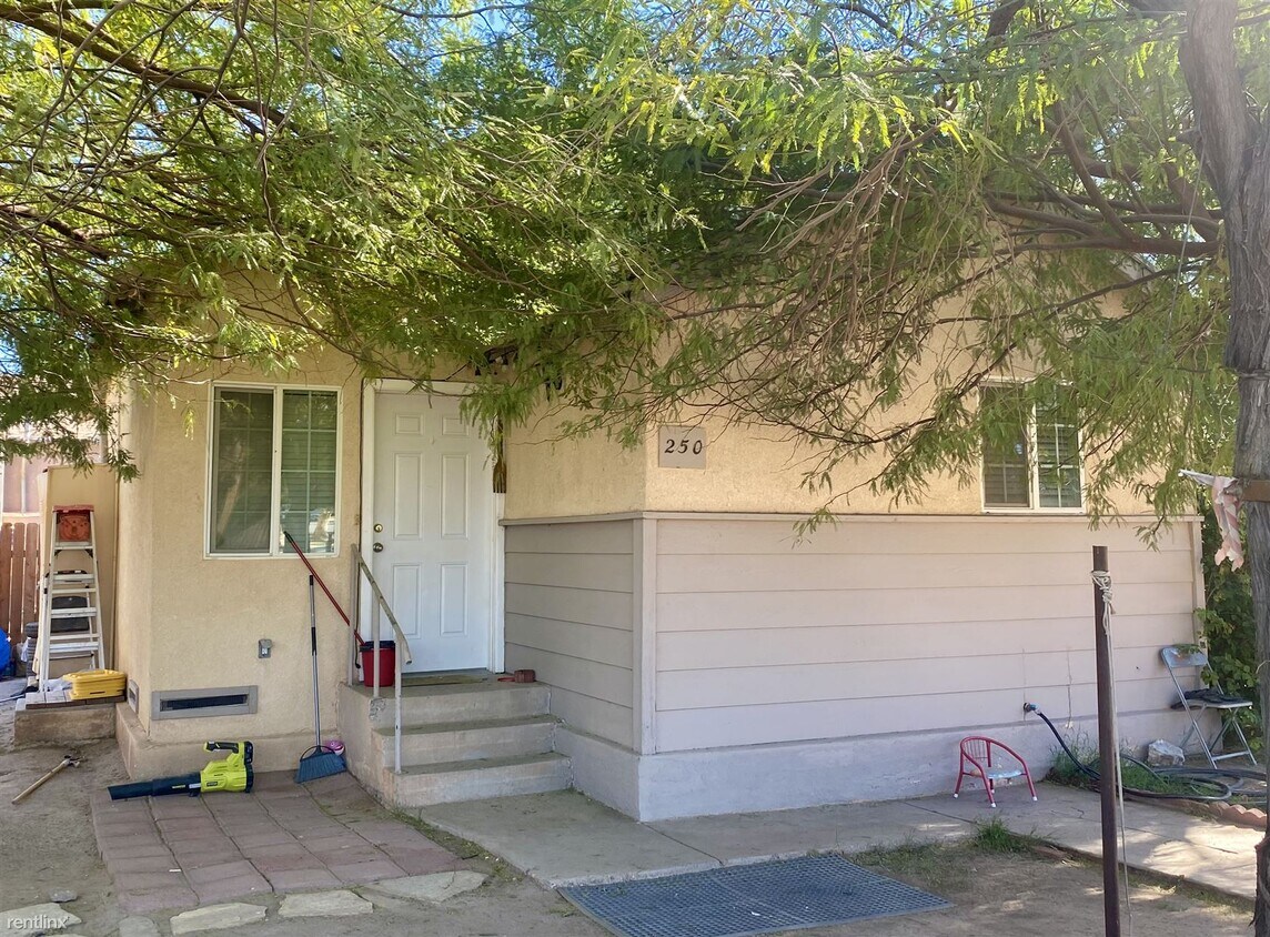 Primary Photo - 2 br, 1 bath House - 250 S Imperial Ave