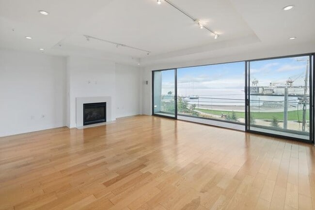 Building Photo - 2 bedroom in San Francisco CA 94107