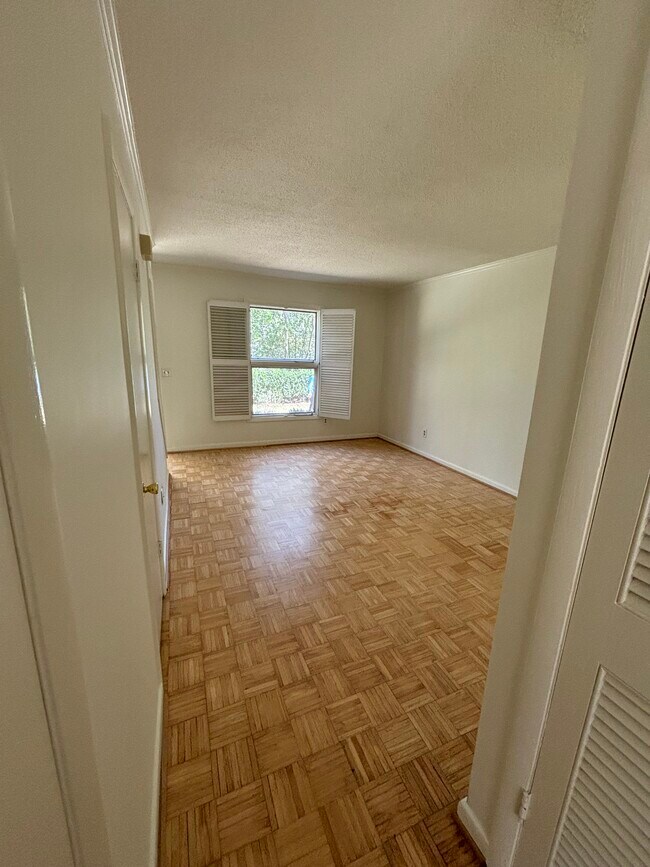 Kitchen to Den - 3906 Overbrook Dr