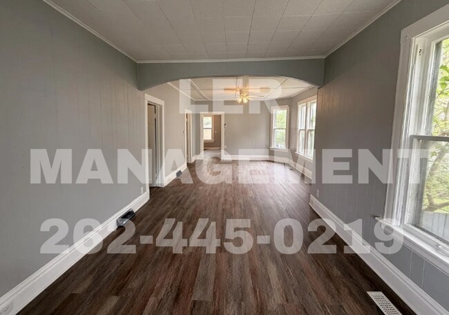 Building Photo - 2112 53rd St