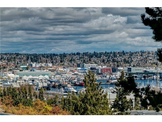 Foto del edificio - 3437 23rd Ave W