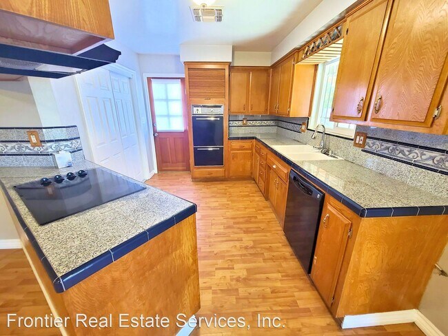 Foto del edificio - 3 br, 2 bath House - 4112 Charter Oaks Ave