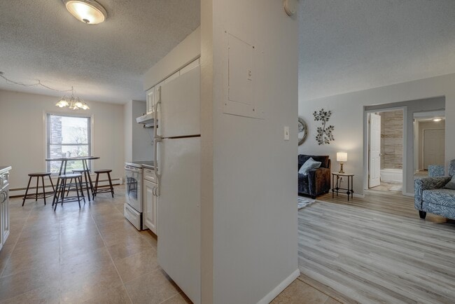 Foto del edificio - 4460 S Poplar St