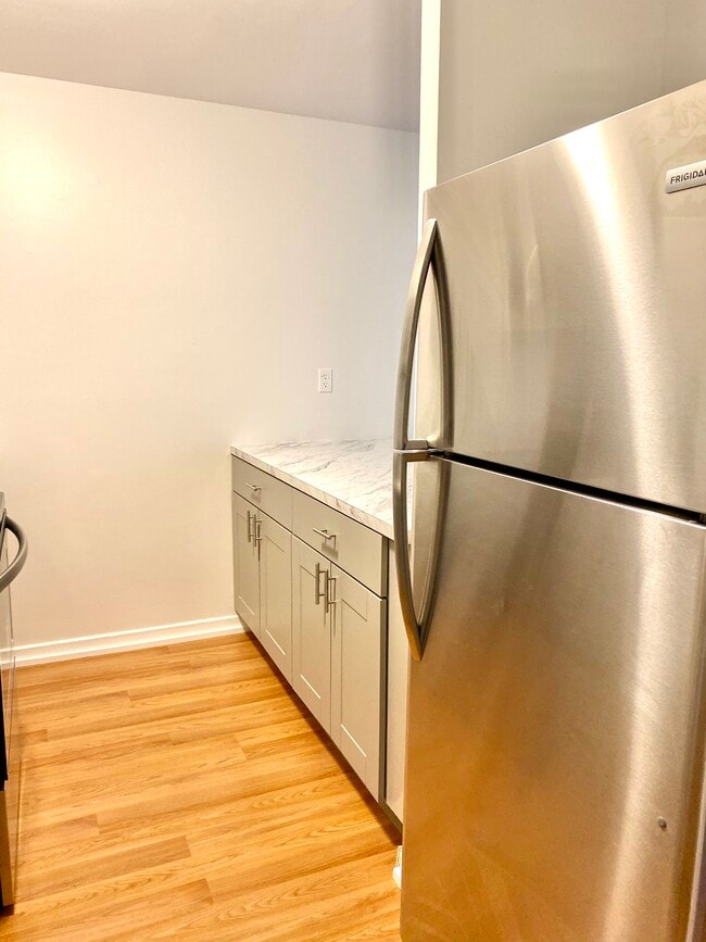 116 2H - Stamford Commons