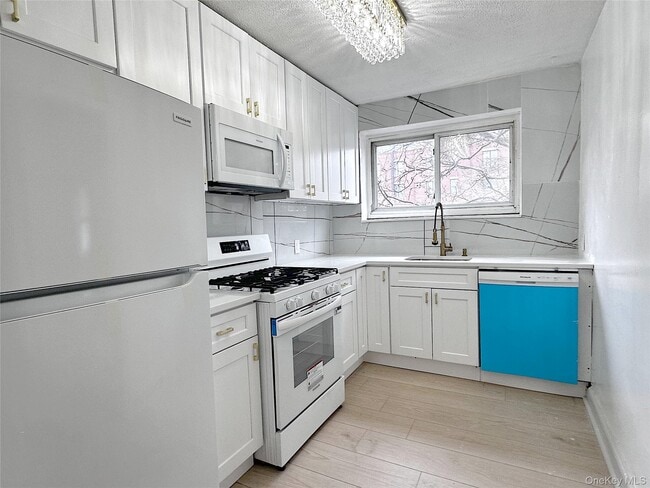 Building Photo - 153 Fifth Ave