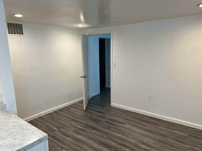 Foto del edificio - 2143 S Acoma St