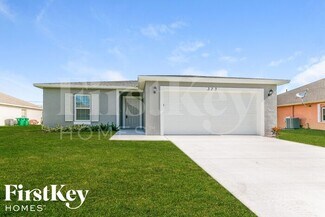 Building Photo - 373 SW Fig Ave