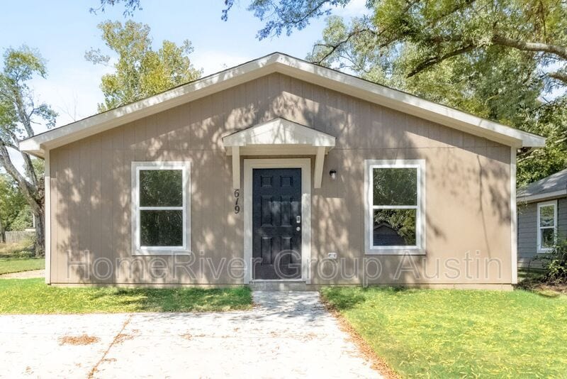 Primary Photo - 619 W Sabine St