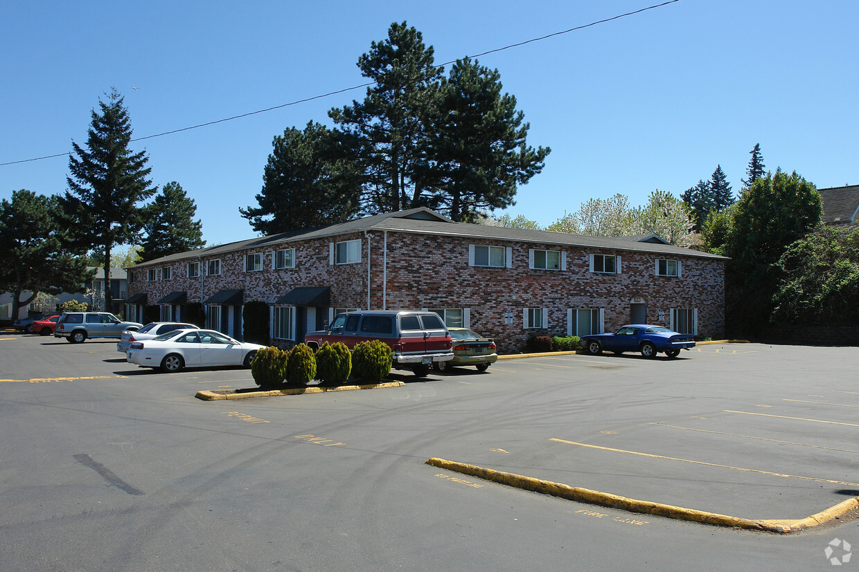 Primary Photo - Benford Court Apartments