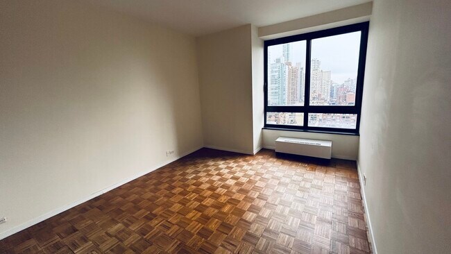 Foto del edificio - 100 United Nations Plaza