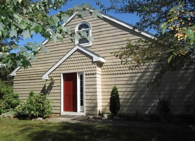 Private Entrance, End Unit - 213 Crescent Dr