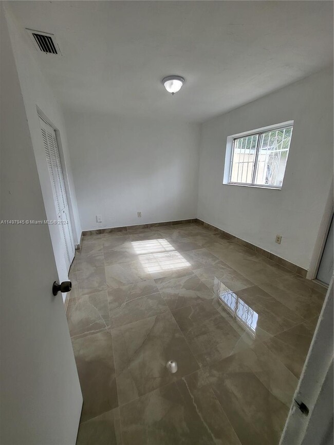 Foto del edificio - 3110 NW 19th Ave
