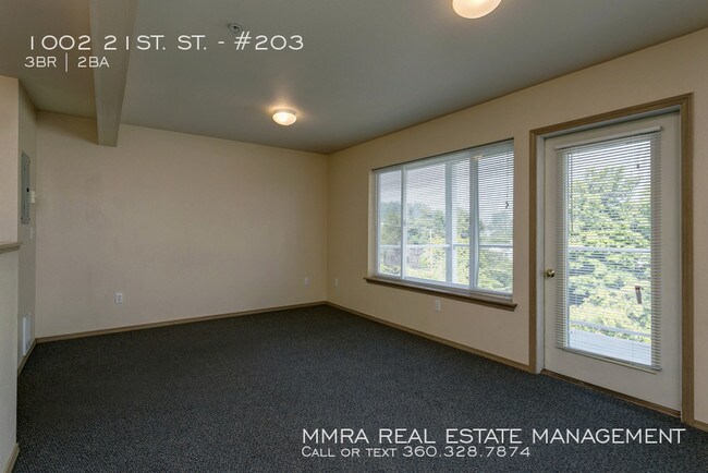 Building Photo - PRE-LEASING: 3 Bedroom WWU Apartment