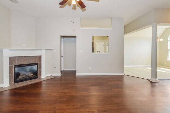 Foto del edificio - 7158 Crape Myrtle Dr