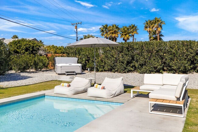 Foto del edificio - El Retiro - Pool, Jacuzzi, and Private Yard