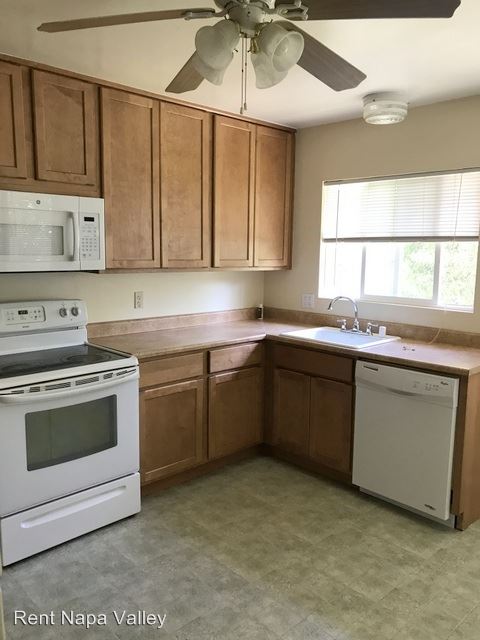 Building Photo - 1 br, 1 bath House - 704 Washington St.