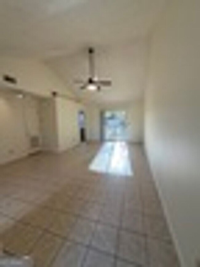 Foto del edificio - 444 Admiral's Walk Dr