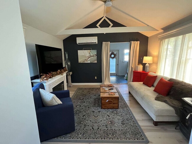 Building Photo - 220 Narragansett Ave