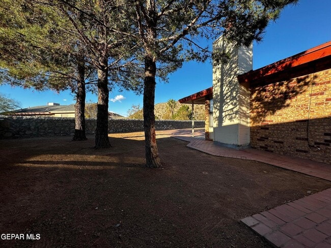 Building Photo - 7501 Windcrest Dr