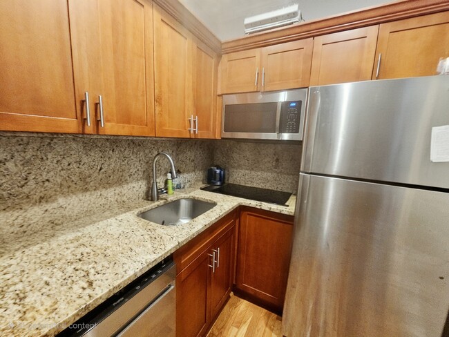 Building Photo - 429 Marlborough St