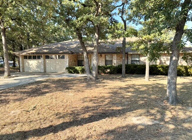 Building Photo - 124 Forest Dr