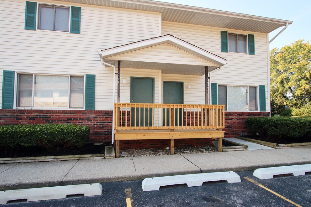 Primary Photo - Hickory Grove