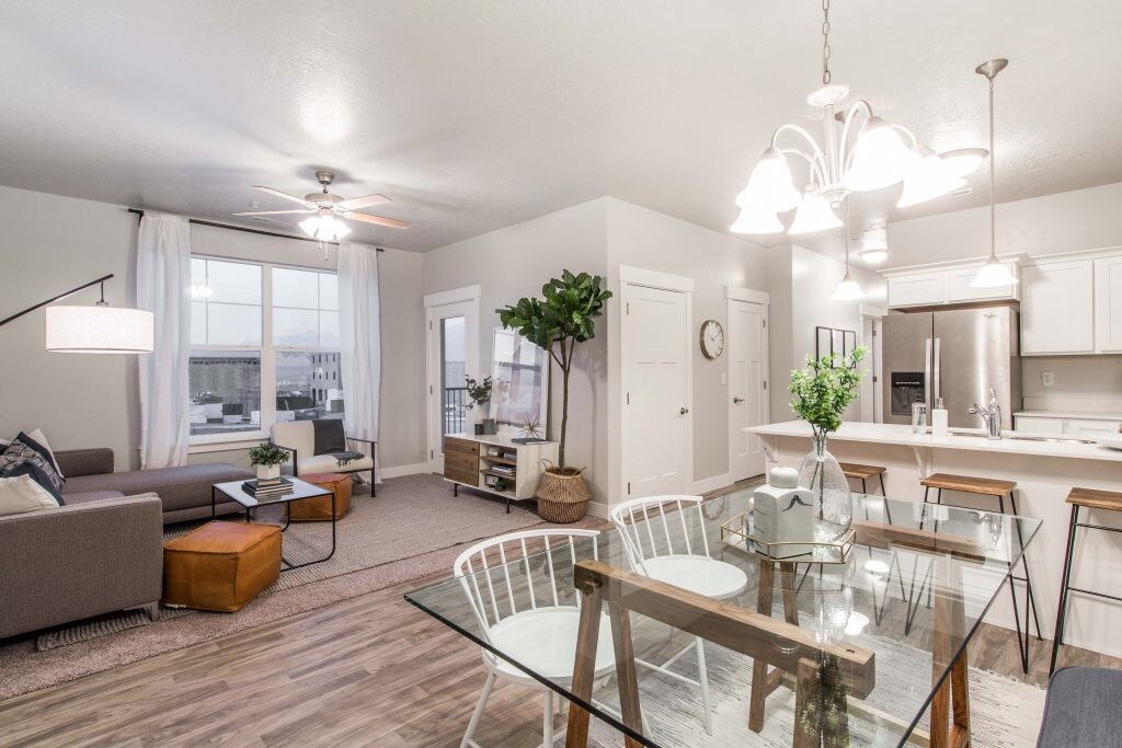 Sala de estar principal - 4217 W Jarvis Ln