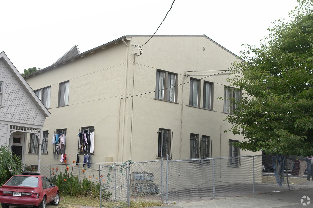 Building Photo - 1911 19th Ave