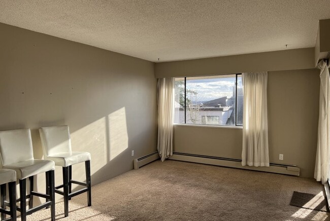 Building Photo - 1285 Martin St