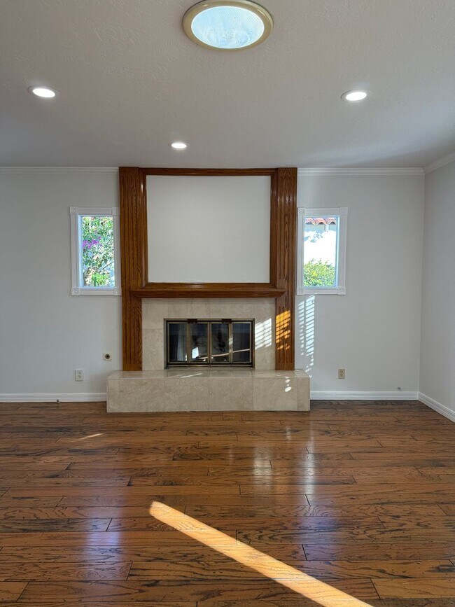 Foto del edificio - San Pedro 4 bedroom, 3 Bath Home with yard and Deck! Available NOW!