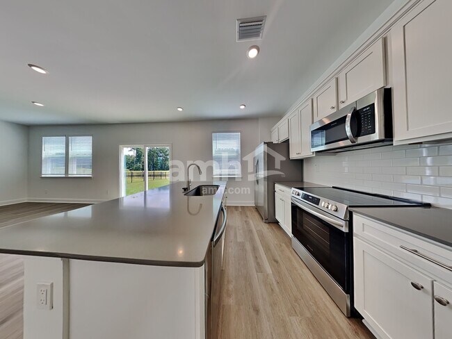 Foto del edificio - 140 Bee Tree Blvd
