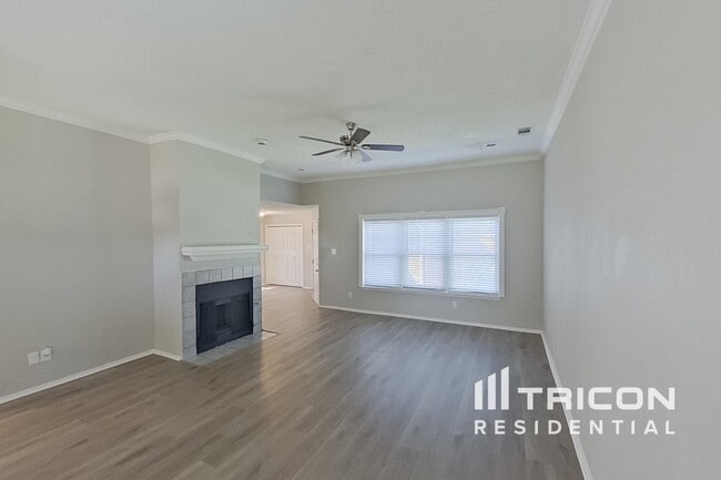 Foto del edificio - 1253 Essex Dr