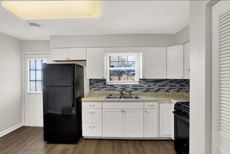 Building Photo - 278 Walnut St