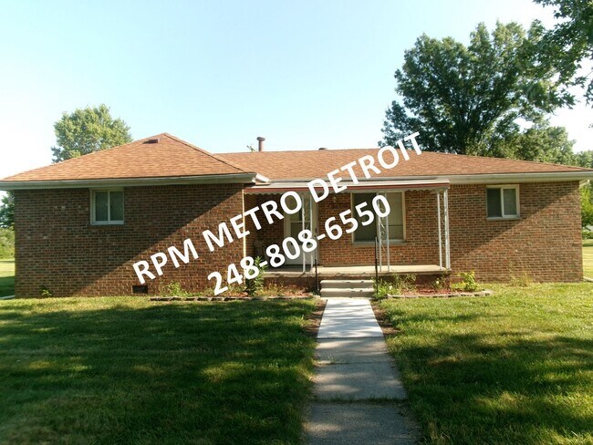 Building Photo - 4 Bedroom Ranch Home in Romulus