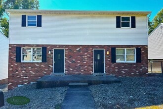 Building Photo - 124 Karen Way