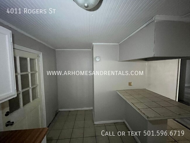 Building Photo - 4011 Rogers St