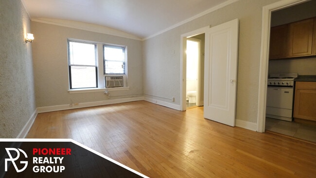 Building Photo - 556 W Arlington Pl