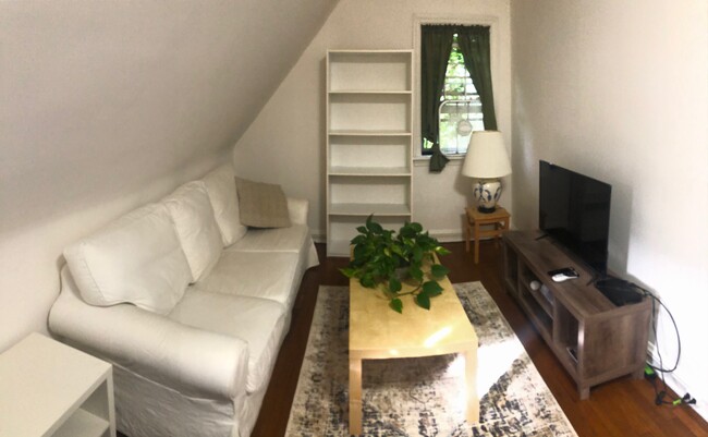 Foto del edificio - 2879 Ludlow Rd