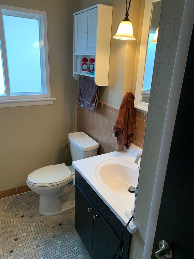 Bath - 7008 W Lloyd St