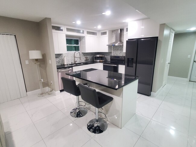 Building Photo - 3568 Boca Ciega Dr