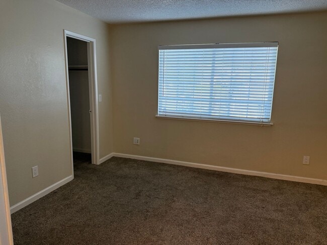 Building Photo - 1266 Hartford Cir