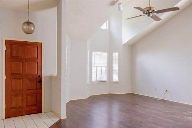 Foto del edificio - 2034 Creek Valley Ln