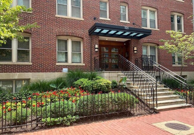 Building Photo - 1121 24th St NW