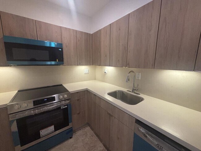 Foto del edificio - 2666 Tigertail Ave