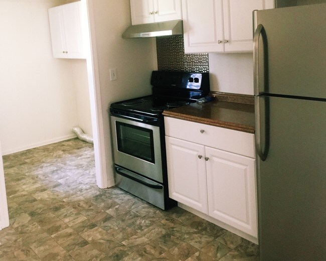 Kitchen - 75 Rebecca Ln