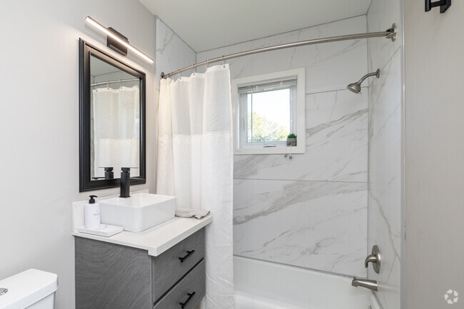 1 habitación, 1 baño, 625 pies cuadrados, baño - Oria Lakeview Apartments