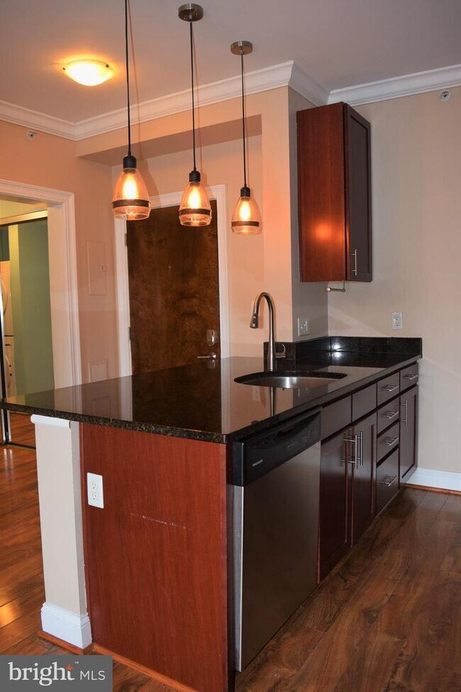 Foto del edificio - 6301 Edsall Rd
