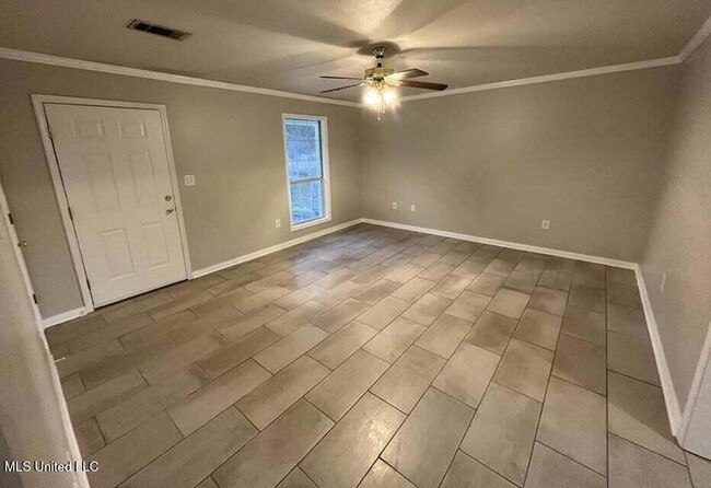 Building Photo - 214 Carter St