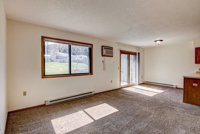 Building Photo - 2804 Edgewood Dr